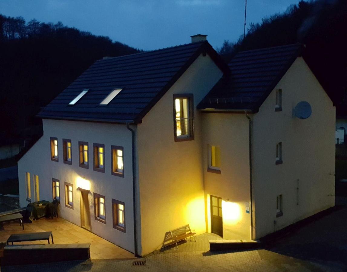 Suedeifel Ferienhaeuser Christian Faust Villa Zweifelscheid Luaran gambar